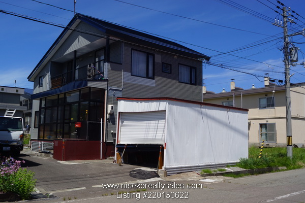 Kutchan Town Home For Sale