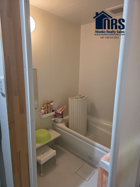 1st Floor shower bath